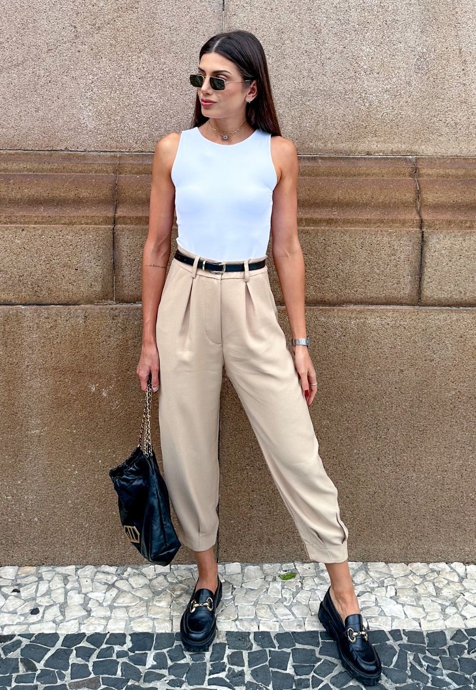 10 looks de trabalho com calça de alfaiataria para inspirar