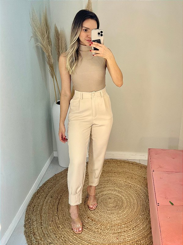 10 looks de trabalho com calça de alfaiataria para inspirar