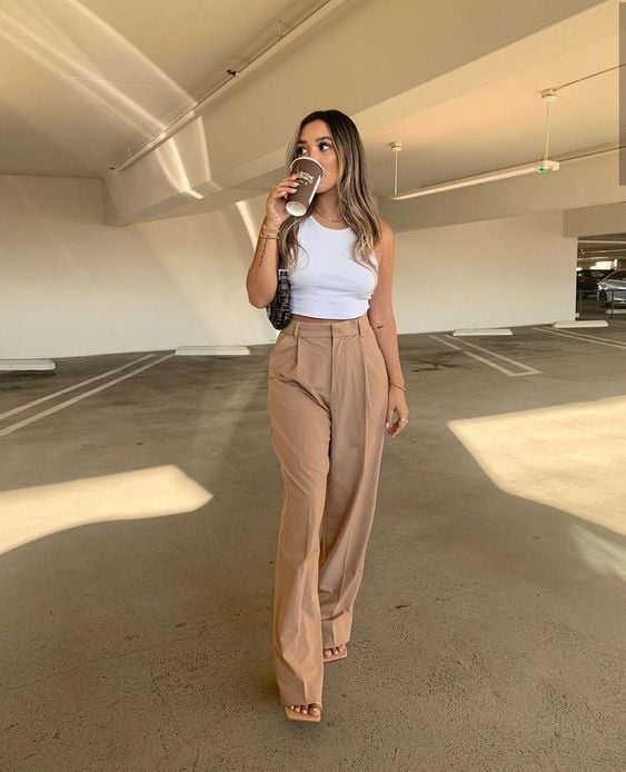 Estilizando a Calça Pantalona para o Trabalho: Looks Profissionais