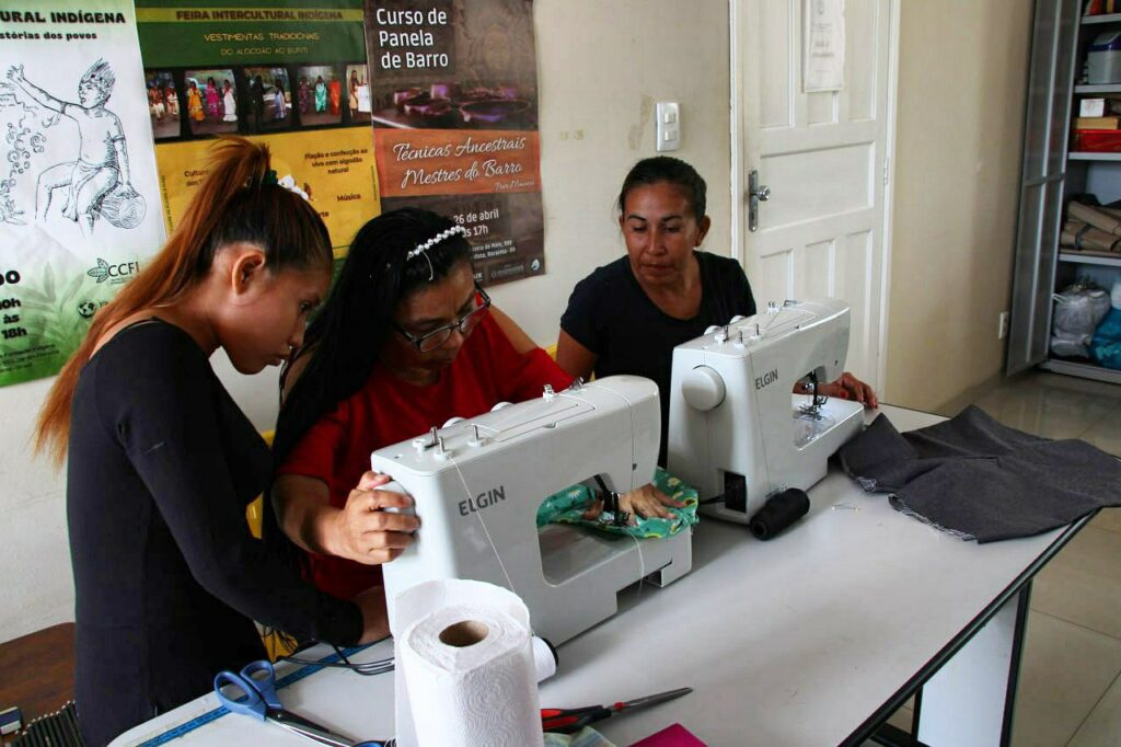 Transforme Sua Paixão em Negócio: Plataformas e Aplicativos para Costureiras Profissionais