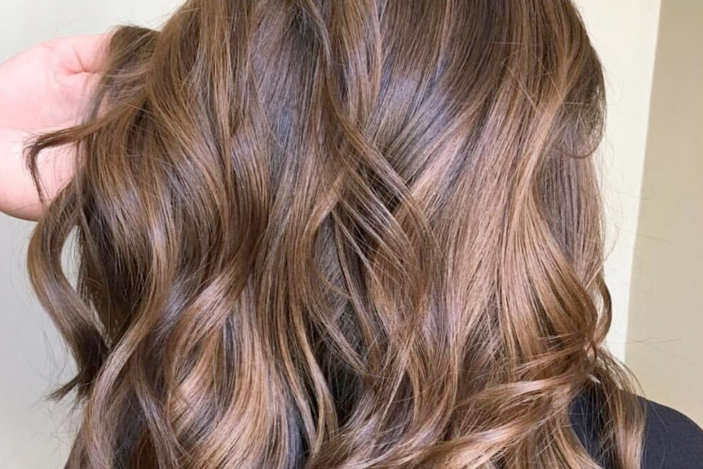 Guia completo do Mocha Mousse: o castanho que vai dominar 2026