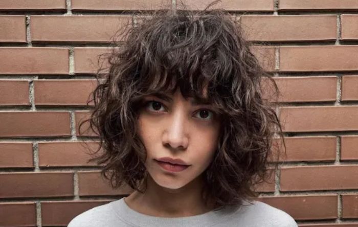 corte short bob ou pixie para cabelo cacheado infantil