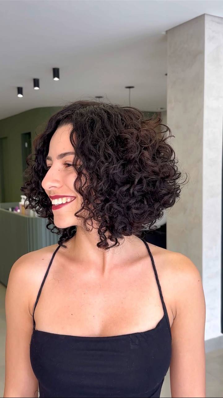 Manutenção do Corte Chanel: Dicas para Cabelos Lisos e Ondulados