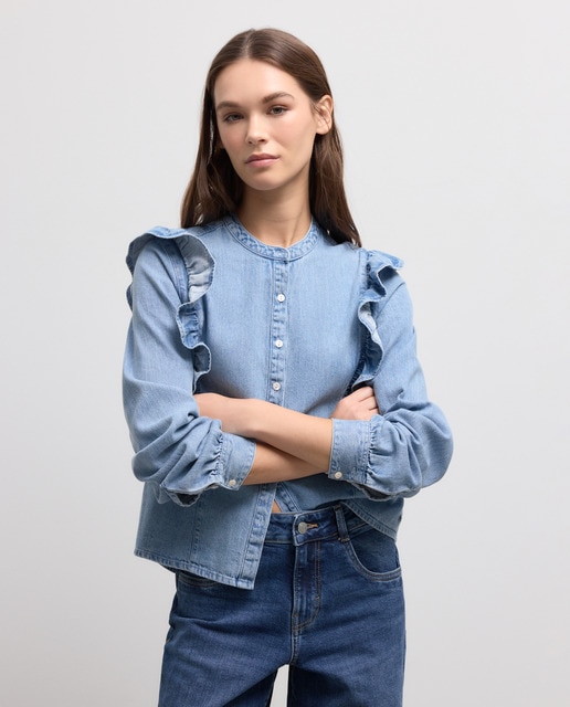 Dominando os Acabamentos: Viés e Revel para Blusas Impecáveis