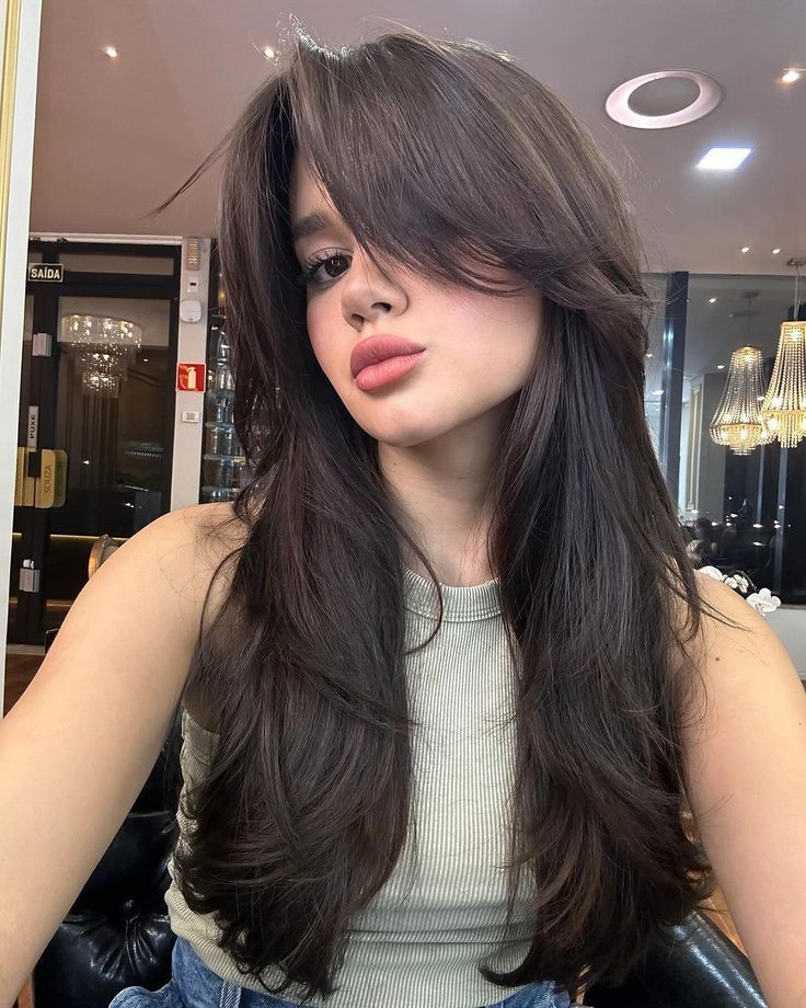 corte em u com franja vs corte em v com franja