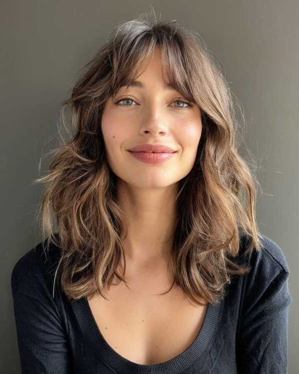 A arte do Butterfly Cut: o corte que emoldura o rosto com leveza