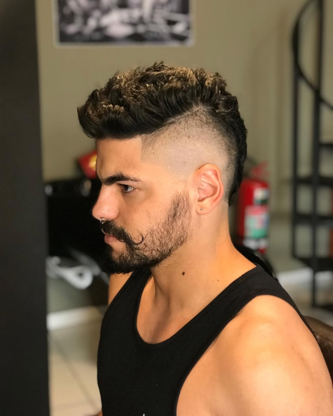 Guia Completo: Degradê Perfeito para Moicano Masculino