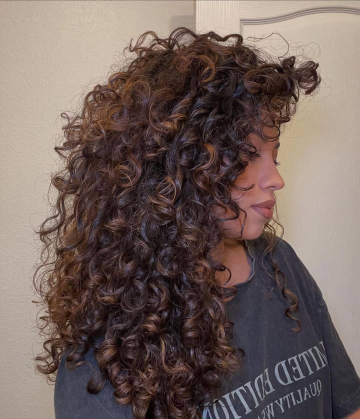 tendências cortes cabelo cacheado 2025