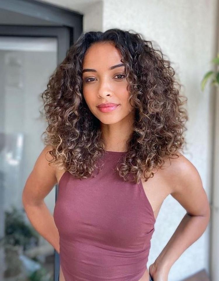 melhores cortes para cachos definidos