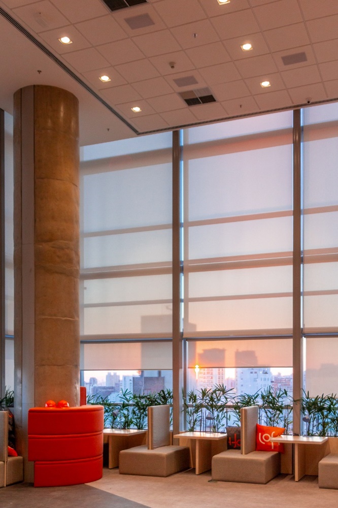 Como escolher a prega perfeita para sua cortina de pé direito duplo