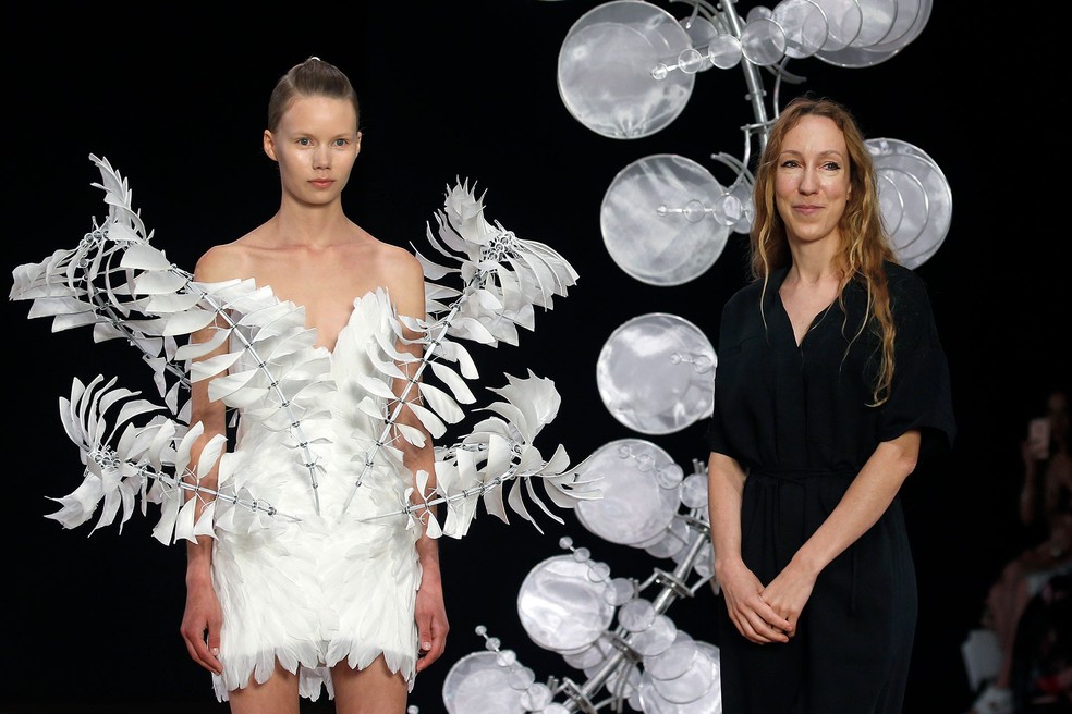 Como Transformar Roupas Antigas com Técnicas de Reparo e Customização