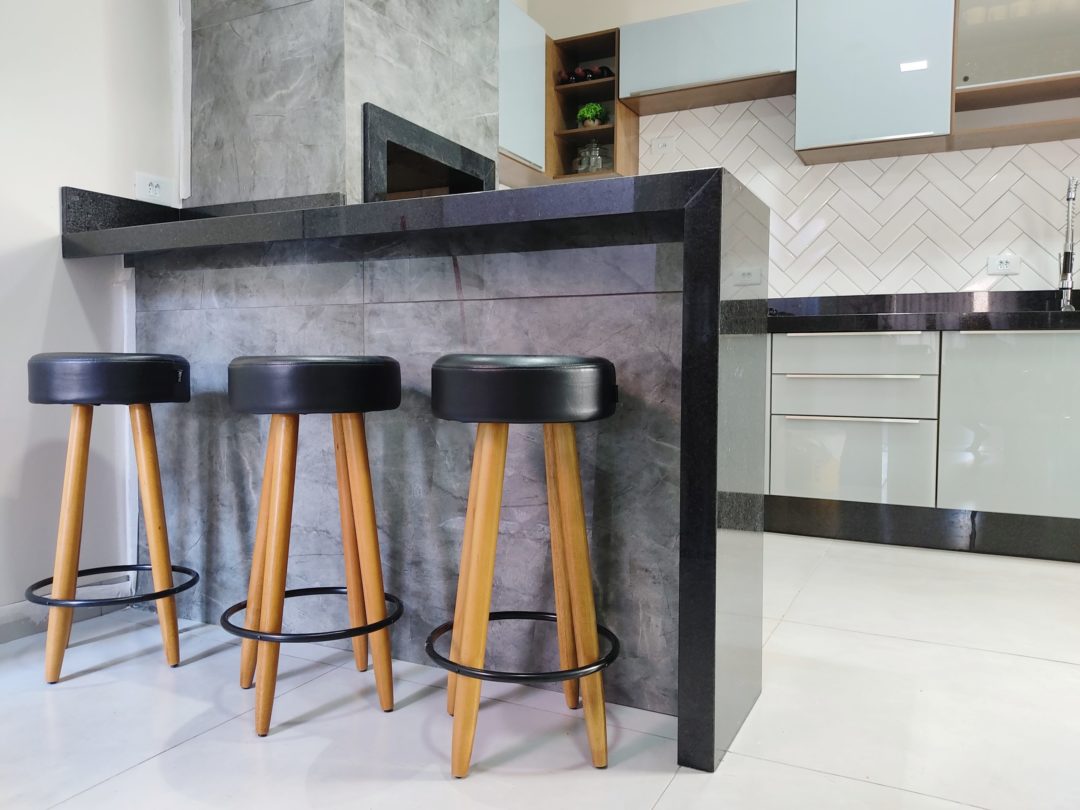 cozinha americana com balcão para apartamento pequeno