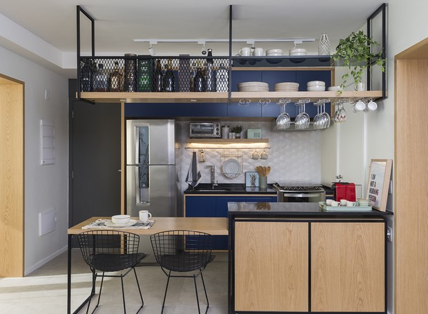 cozinha com armário planejado até o teto