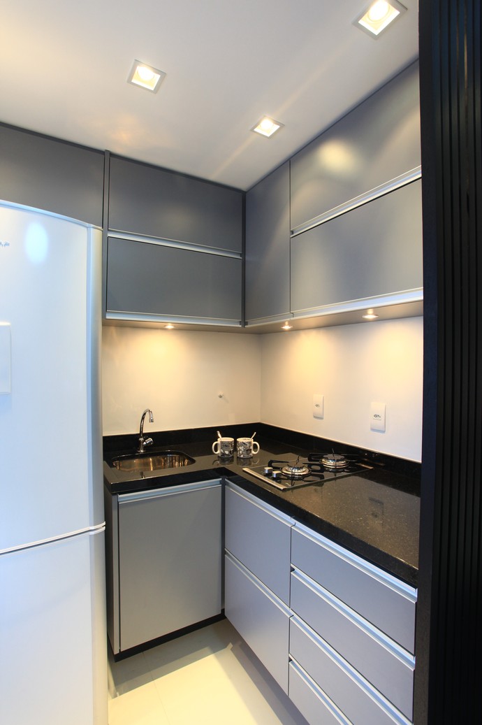 cozinha com armário planejado até o teto