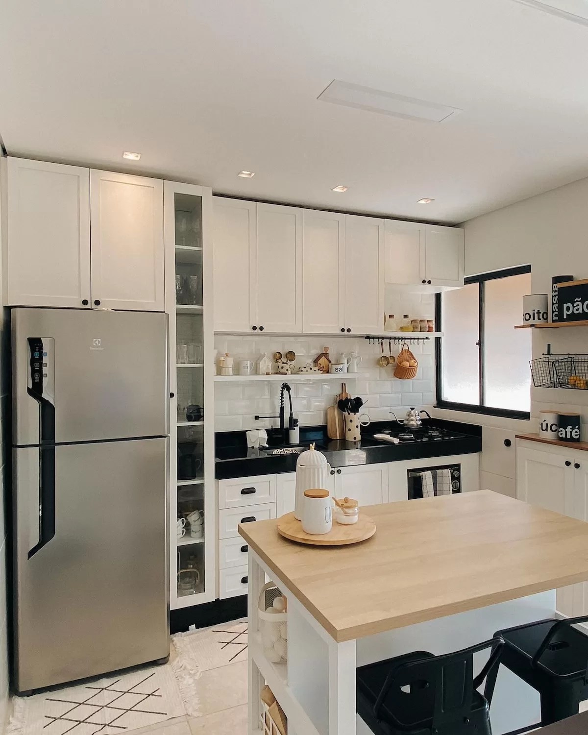 Paleta de Cores Ideal para Ampliar sua Cozinha Pequena