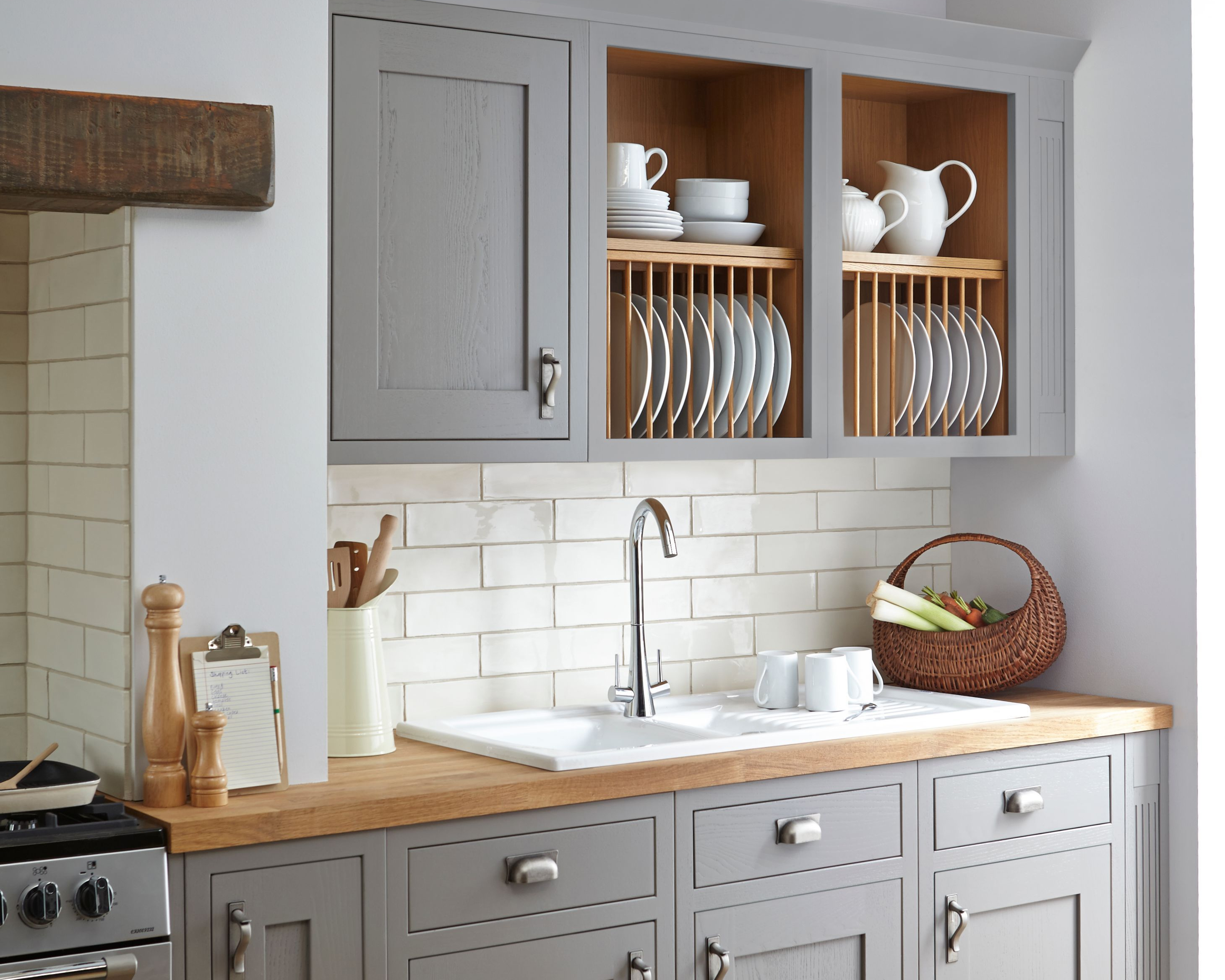 decoração cozinha provençal com detalhes em madeira