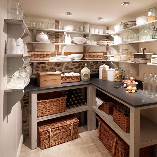 Como Escolher o Material Ideal para Suas Prateleiras de Cozinha