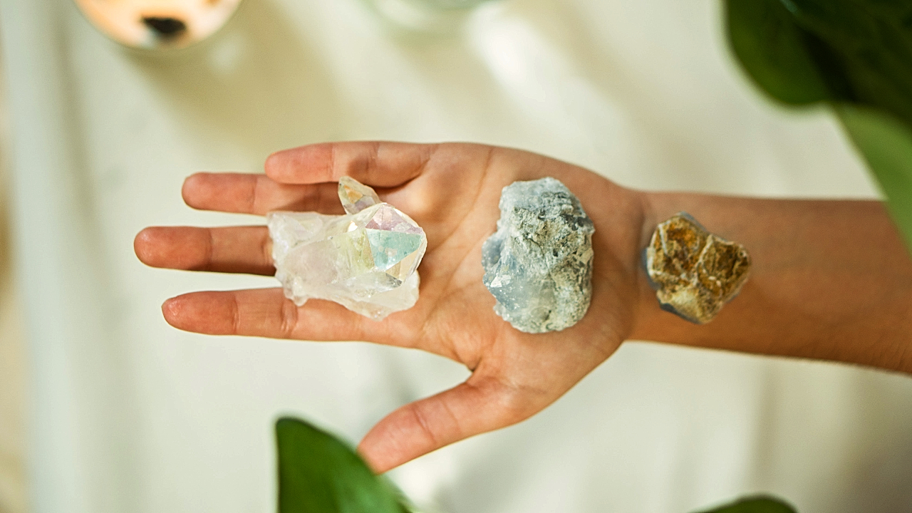 Guia Completo: Limpeza e Energização dos Seus Cristais