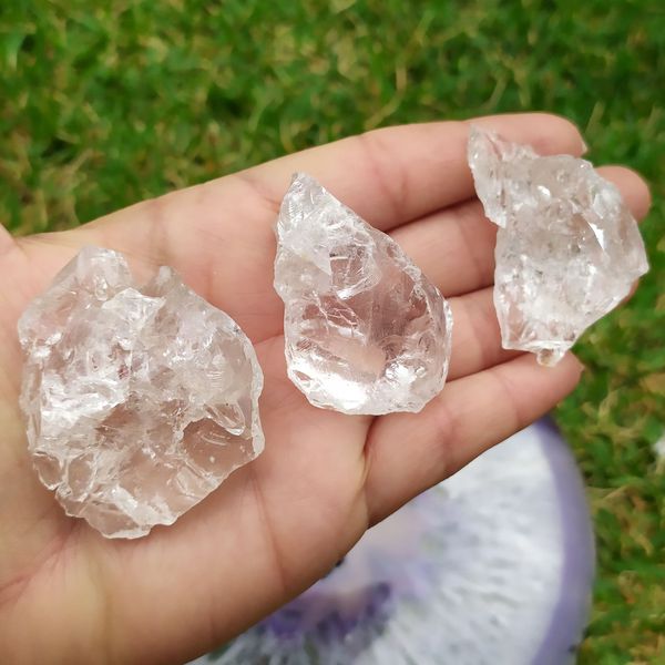 Guia Completo: Limpeza e Energização dos Seus Cristais