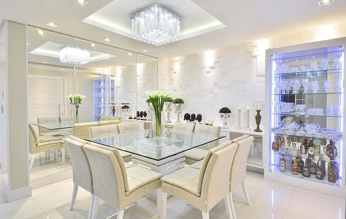 cristaleira na sala de jantar moderna