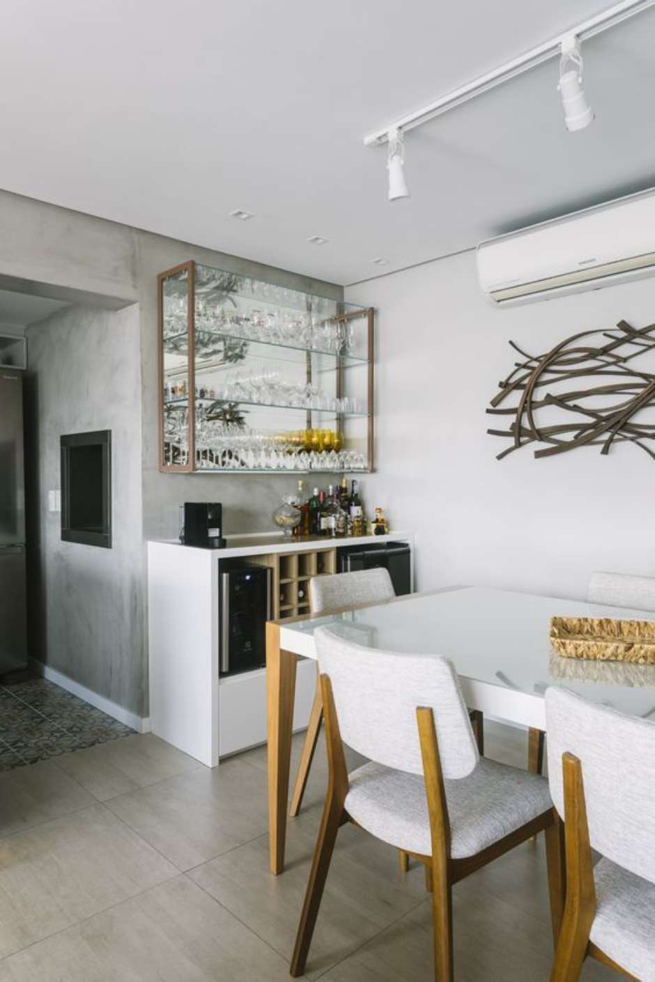 decoração de sala com cristaleira moderna