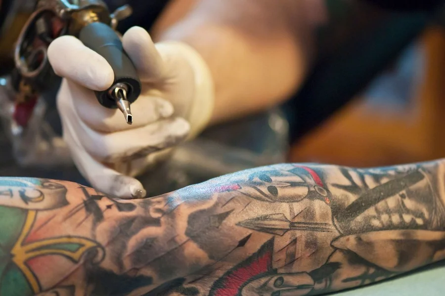 o que evitar comer depois de tatuar