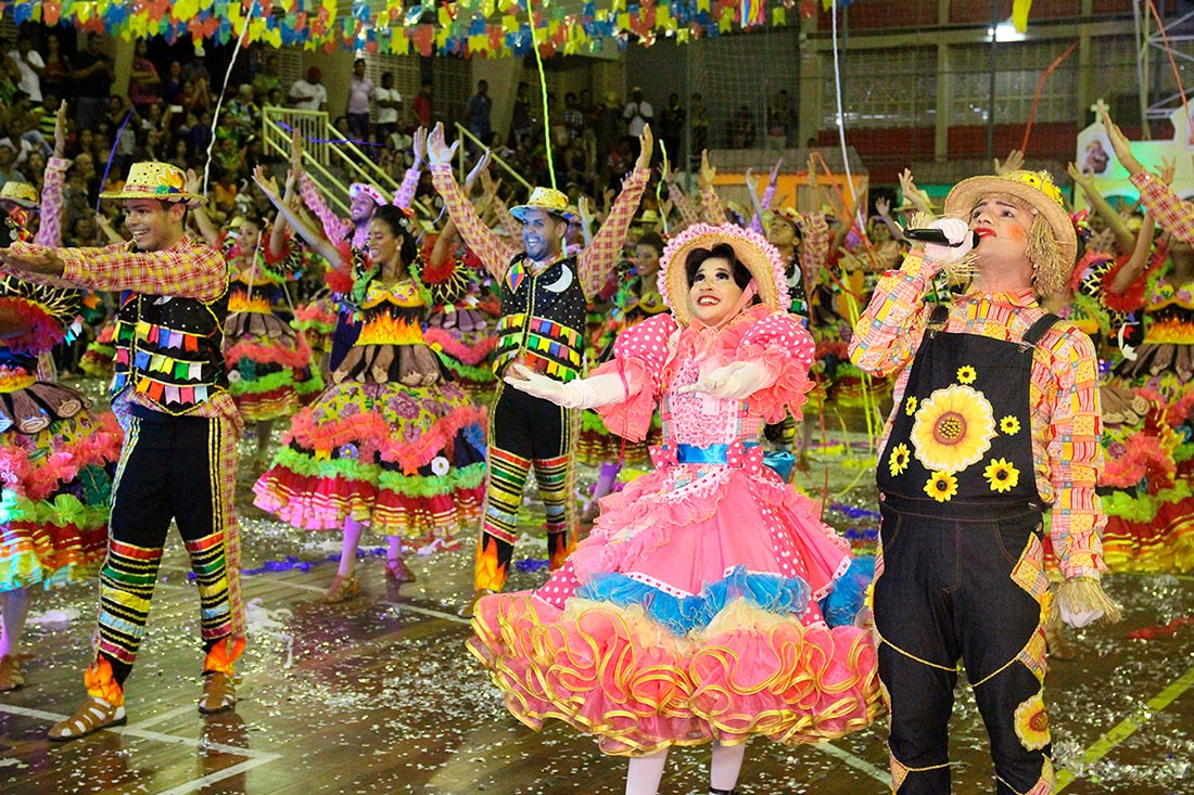 Maracatu e Frevo: As Joias Carnavalescas de Pernambuco