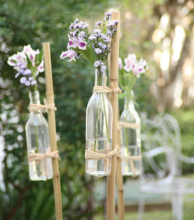 10 ideias incríveis para decorar seu jardim com garrafas de vinho