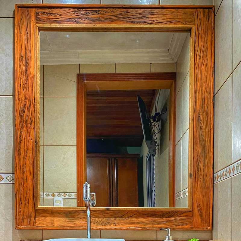 decoracao com molduras rusticas