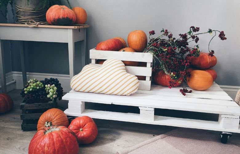 decoracao com pallets no jardim transforme seu espaco com criatividade e economia