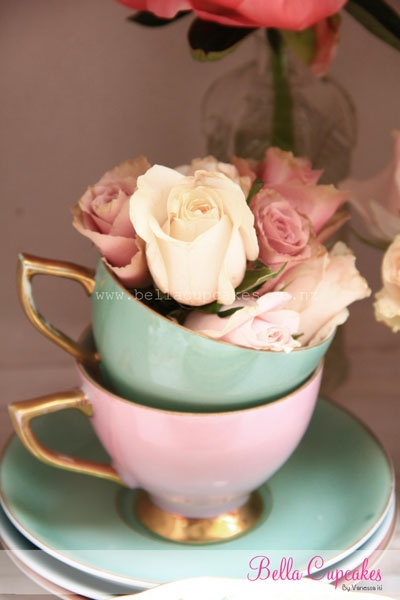 custo benefício decoração jardim com xícaras usadas