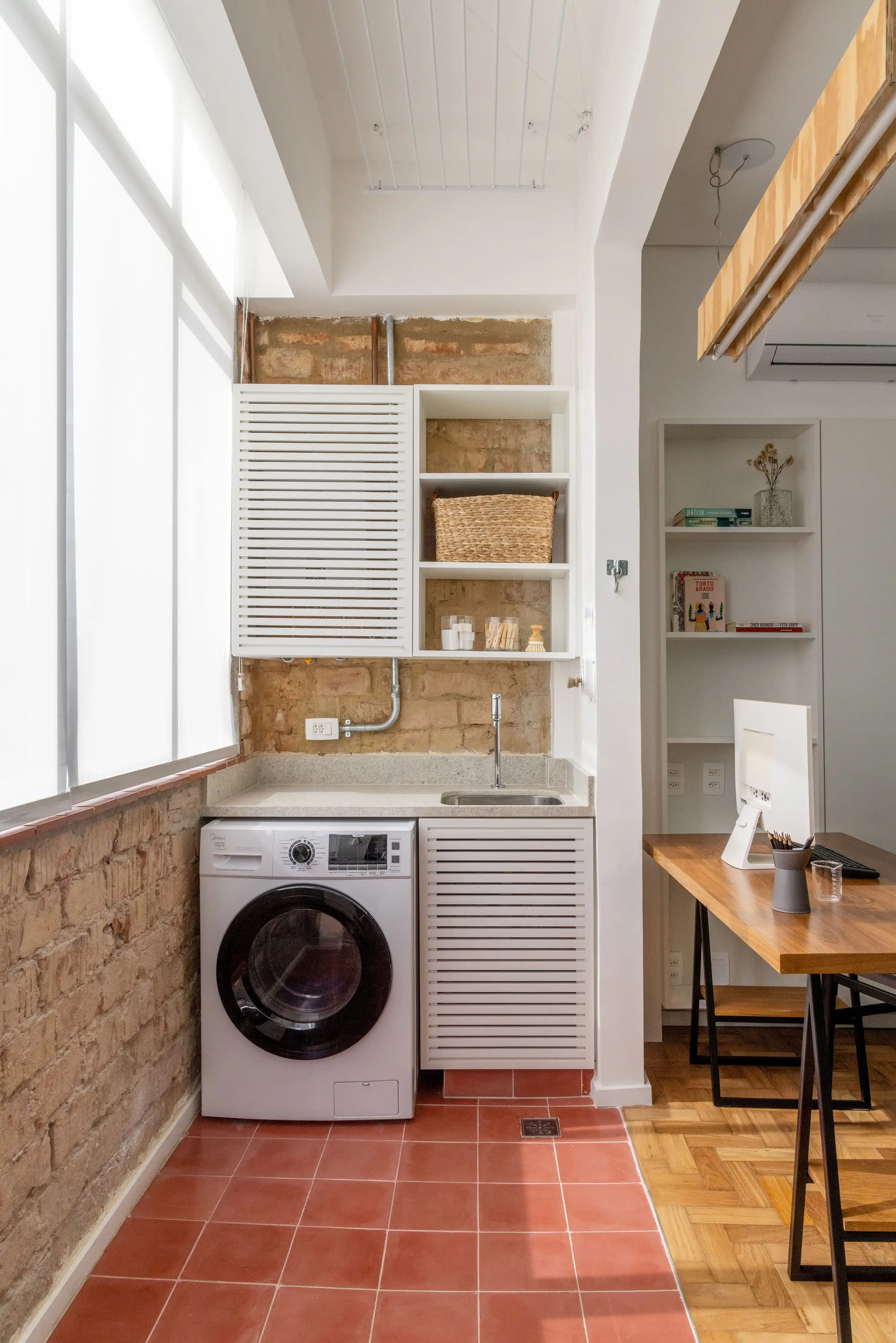 armario planejado ou modulado para area de servico qual escolher