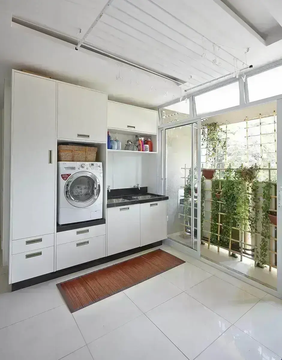 como instalar varal de teto em lavanderia pequena