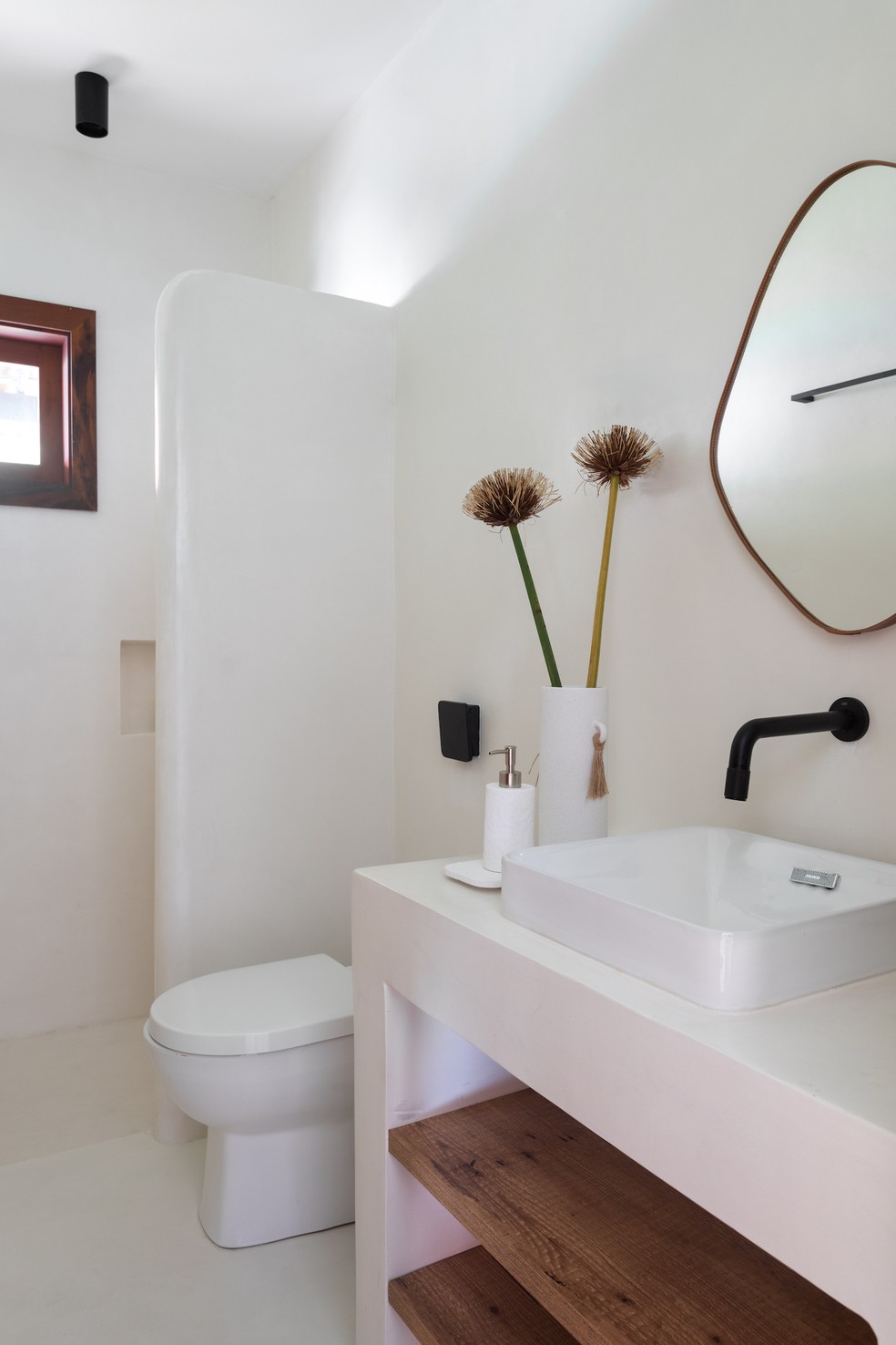 ideias de banheiro cimento queimado e madeira