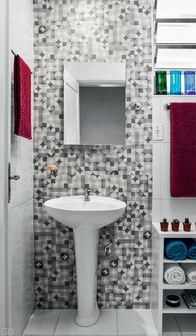 como aplicar adesivo vinílico em azulejo de banheiro