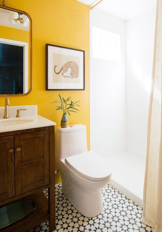 banheiro amarelo moderno