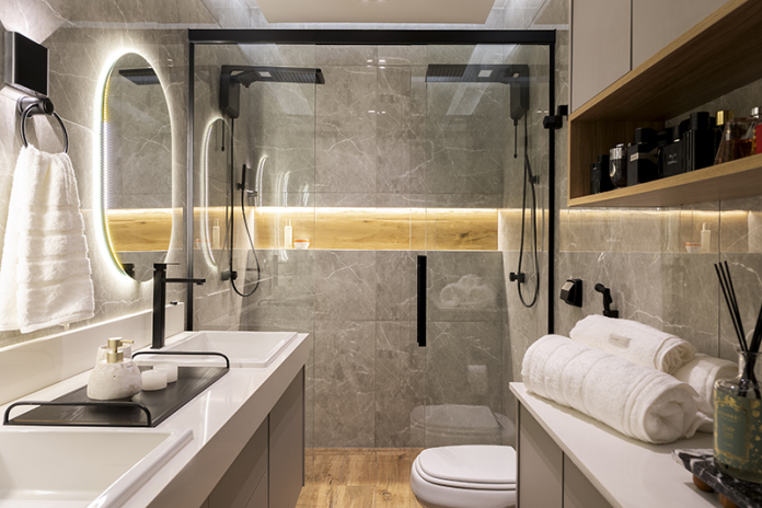 decoracao de banheiro com nichos iluminados