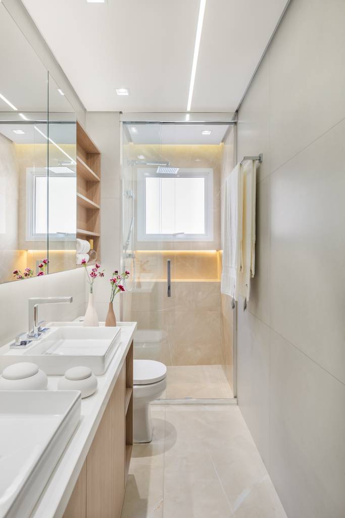 decoracao de banheiro com nichos iluminados