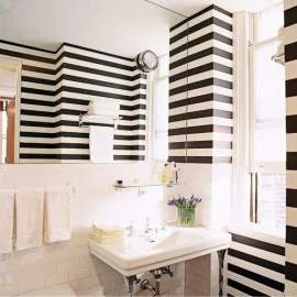 aplicar papel de parede em banheiro com box