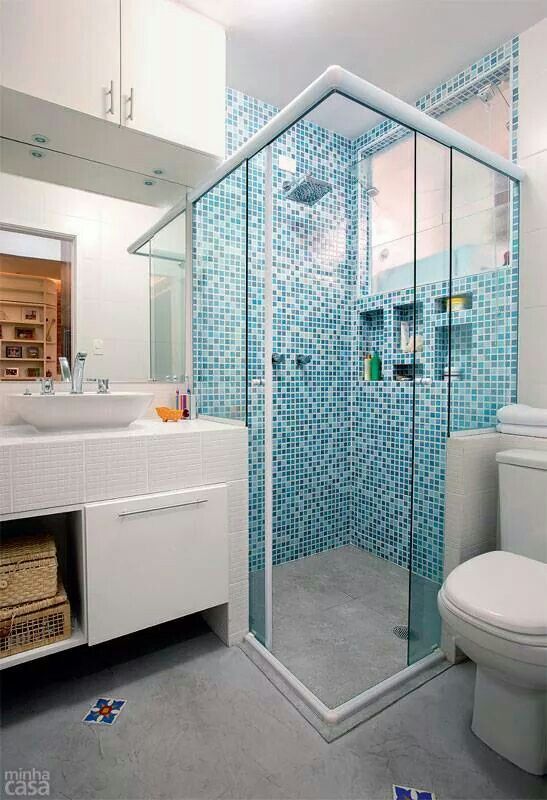 como aplicar pastilhas de vidro no banheiro