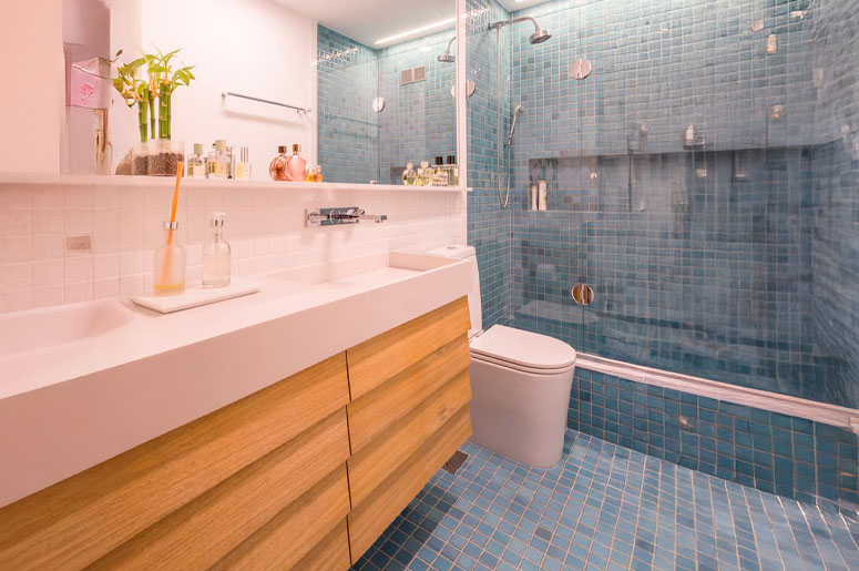 tendências de cores para pastilhas de banheiro 2025