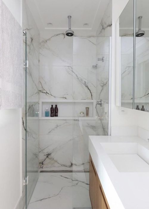 cores de porcelanato que ampliam o banheiro