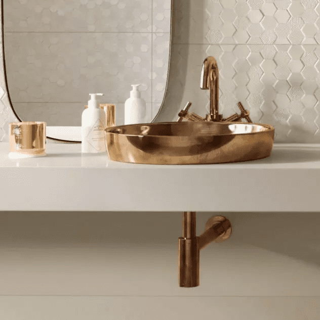 decoração banheiro dourado fosco