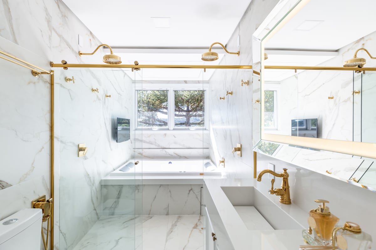 decoracao de banheiro dourado