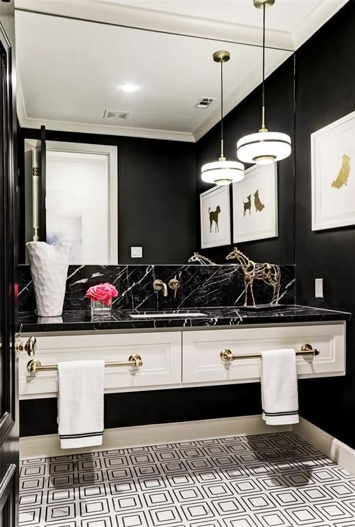 como combinar preto e branco no banheiro