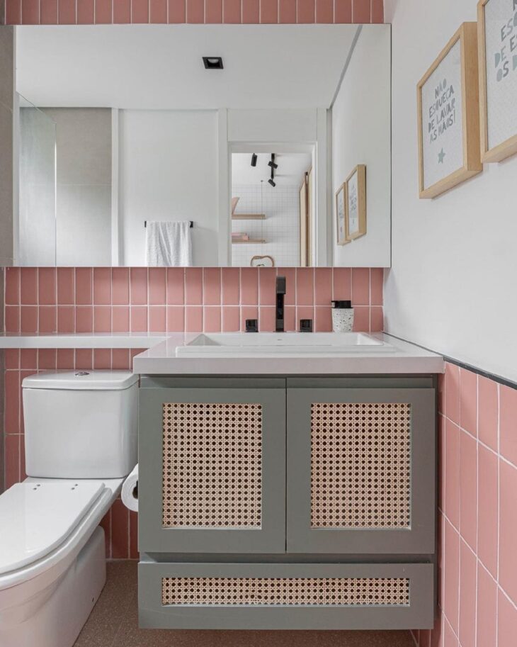 decoração banheiro rosa moderno