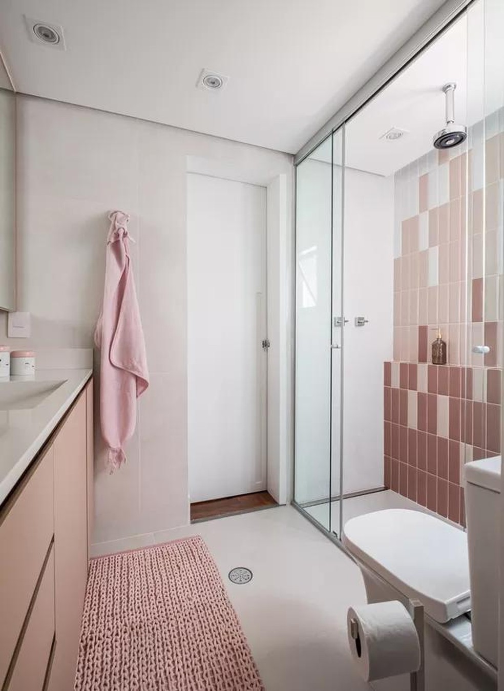 ideias banheiro pequeno rosa