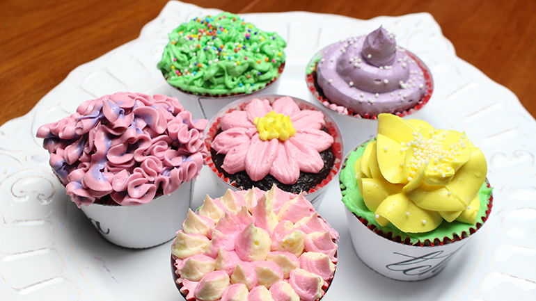 Tendências em Confeitaria 2026: Bolos Vintage e Ruffle Cakes