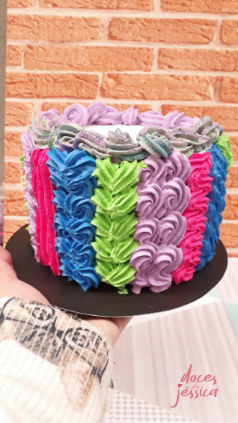 decoracao de bolo com bico de confeitar