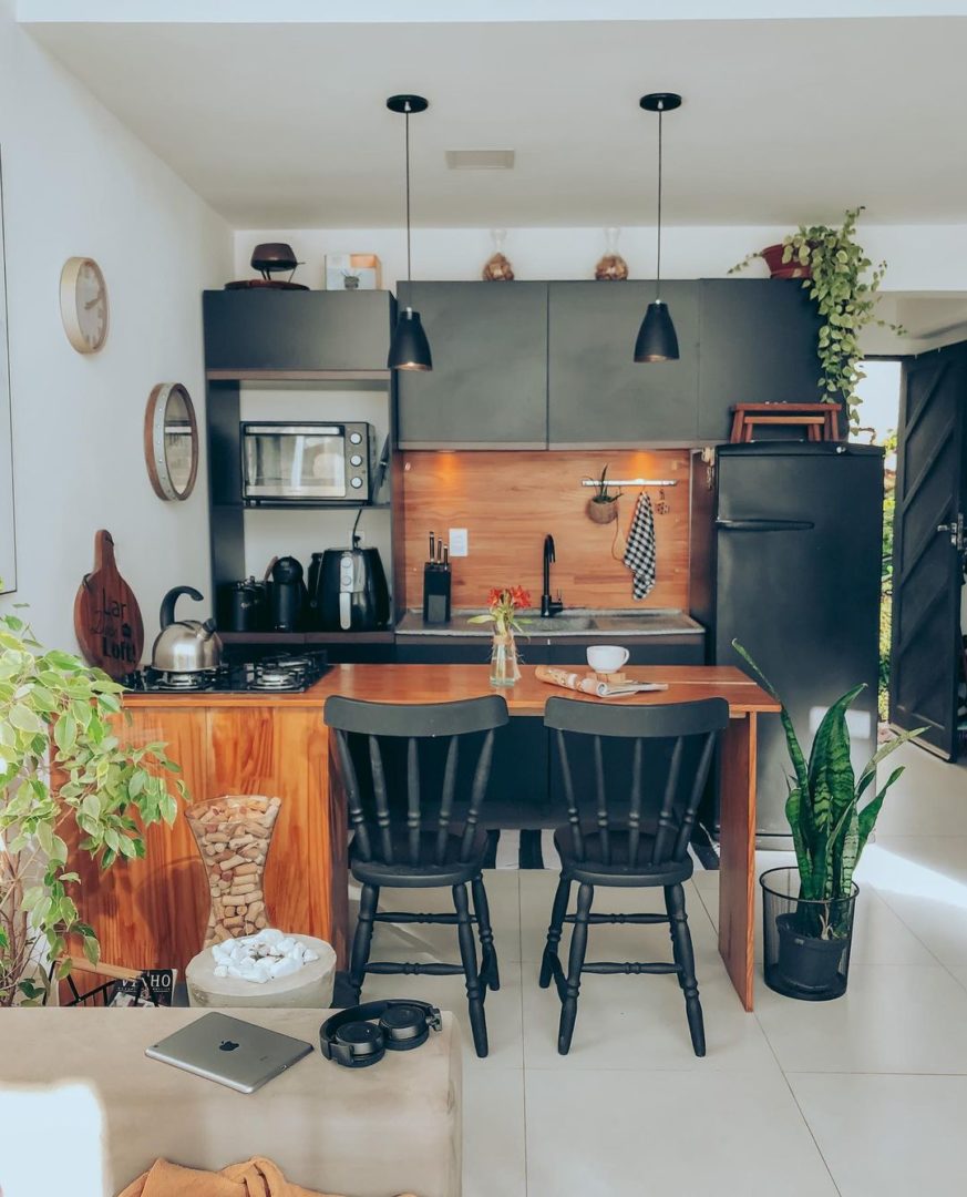 cores claras para ampliar cozinha integrada